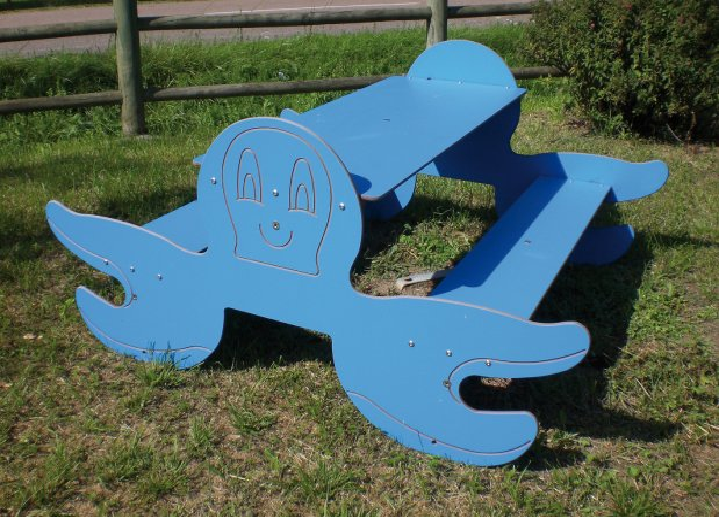TABLE BLEU.png